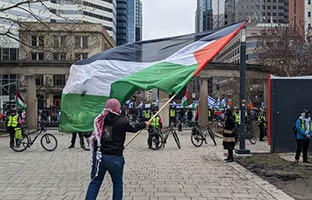 Le bras de fer continue entre l’Université McGill et les protestataires